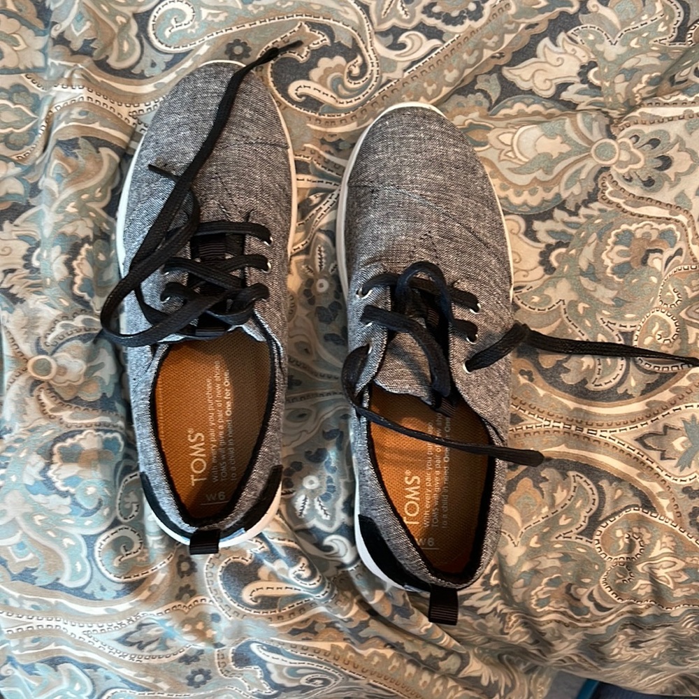 Toms shoes
